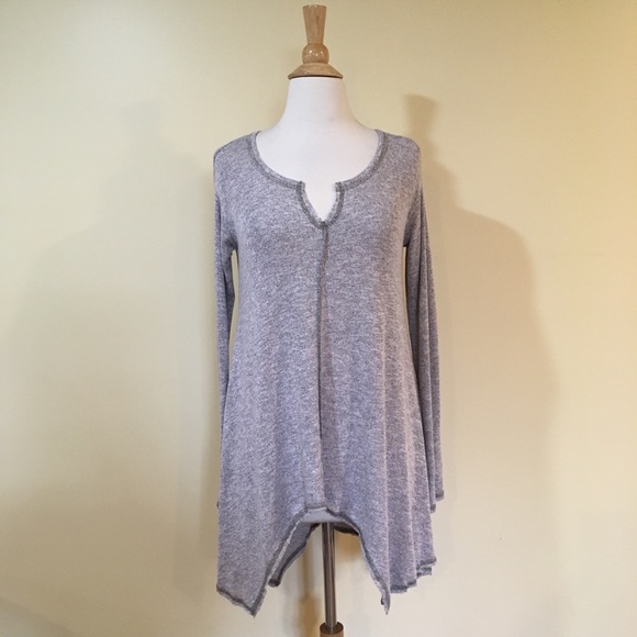 Sharkbite Hem Raw Seam Long Sleeve Marled Knit Top - Picture 2 of 5